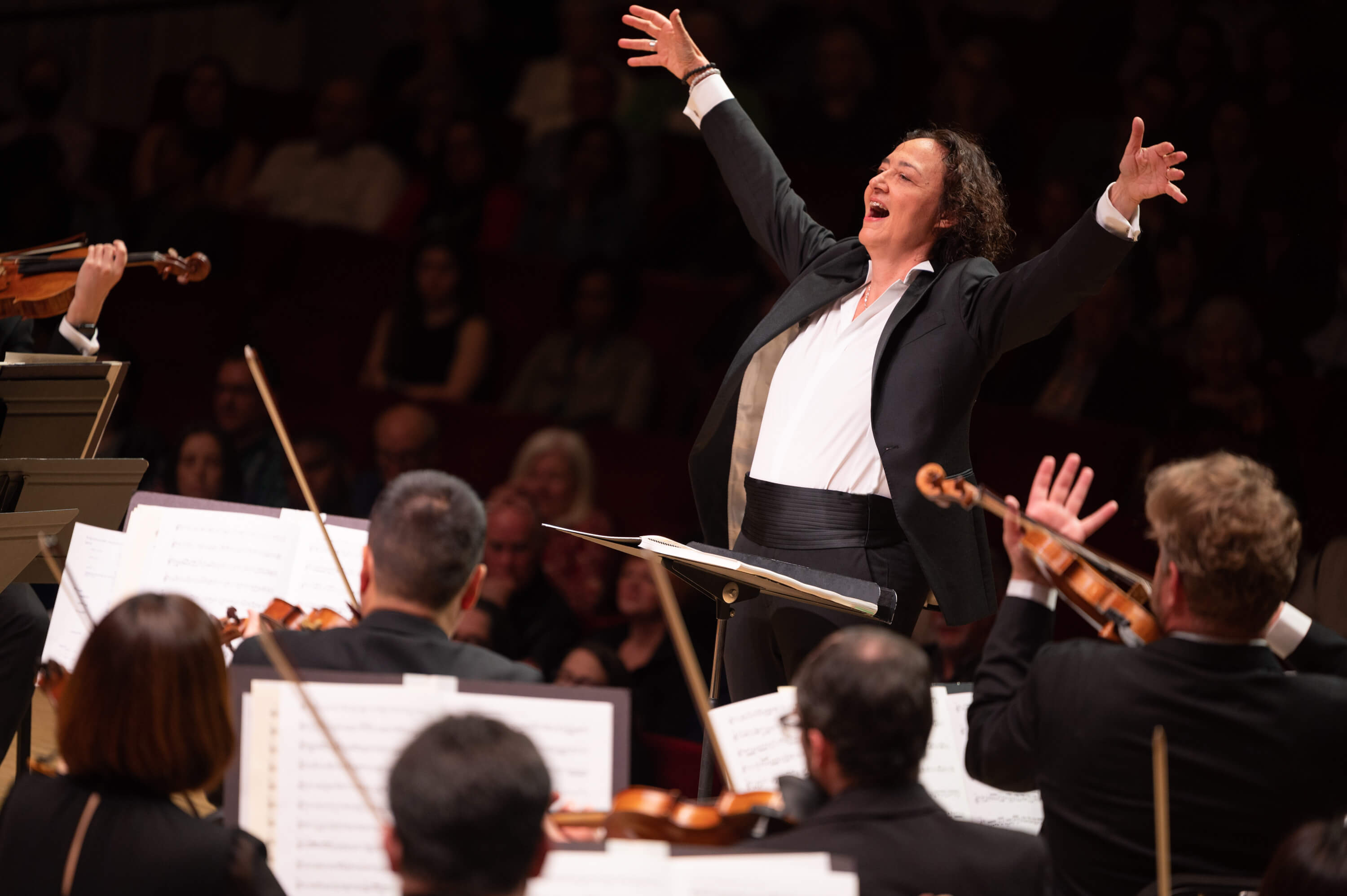 Obrázek nathalie-stutzmann-conducts-the-atlanta-symphony-orchestra-rand-lines-3.jpeg