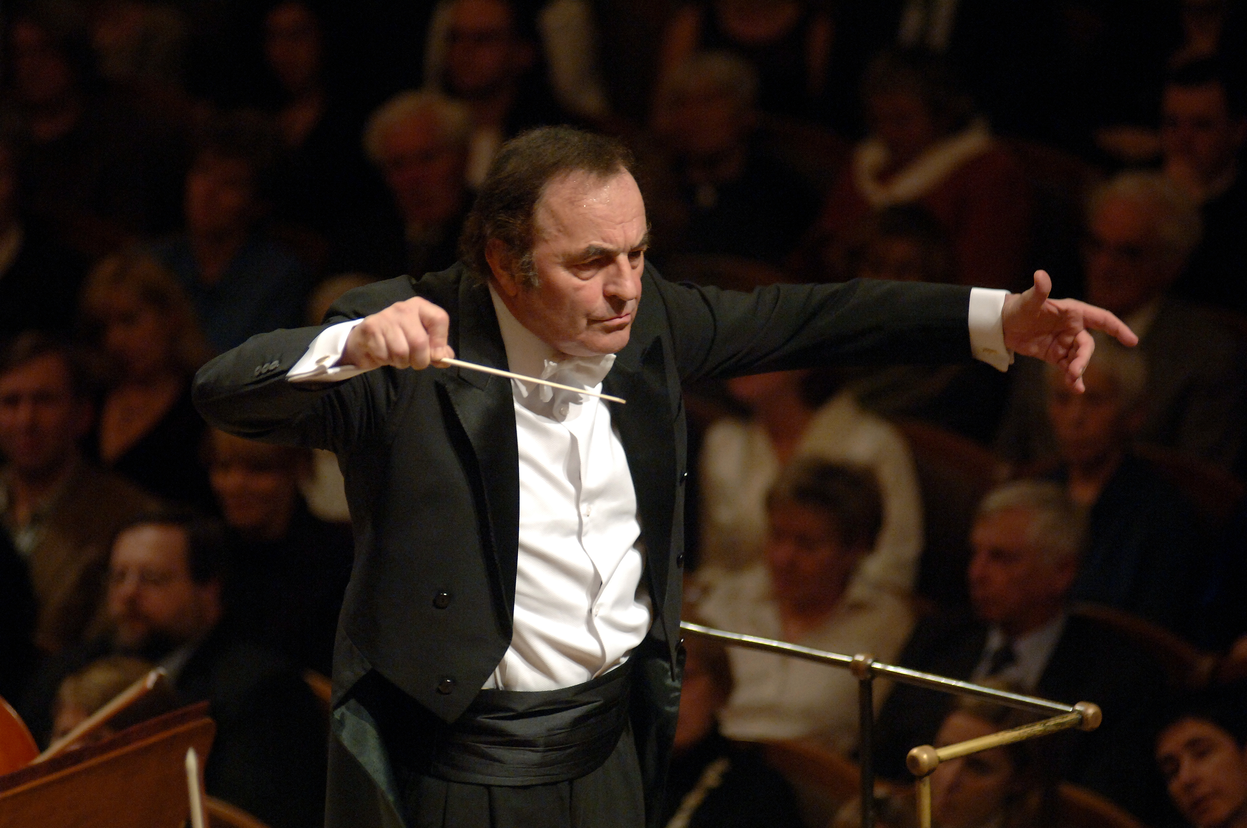 Ilustrační obrázek článku 'Conductor Charles Dutoit to open the 129th season'